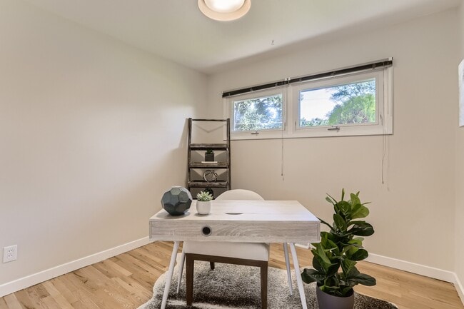 Building Photo - 2565 Teller St