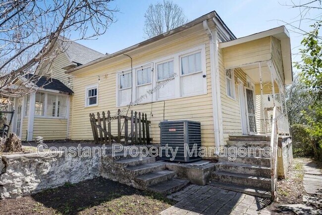 Building Photo - 979 Highland Terrace