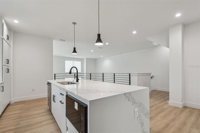Building Photo - 3826 Pompano Dr SE