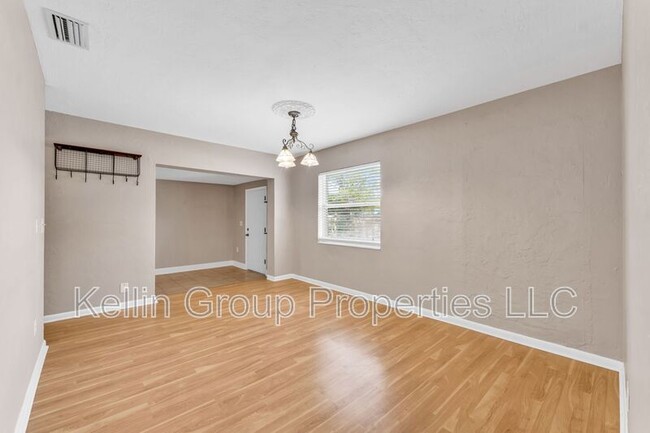 Building Photo - 4220 W Bay View Ave