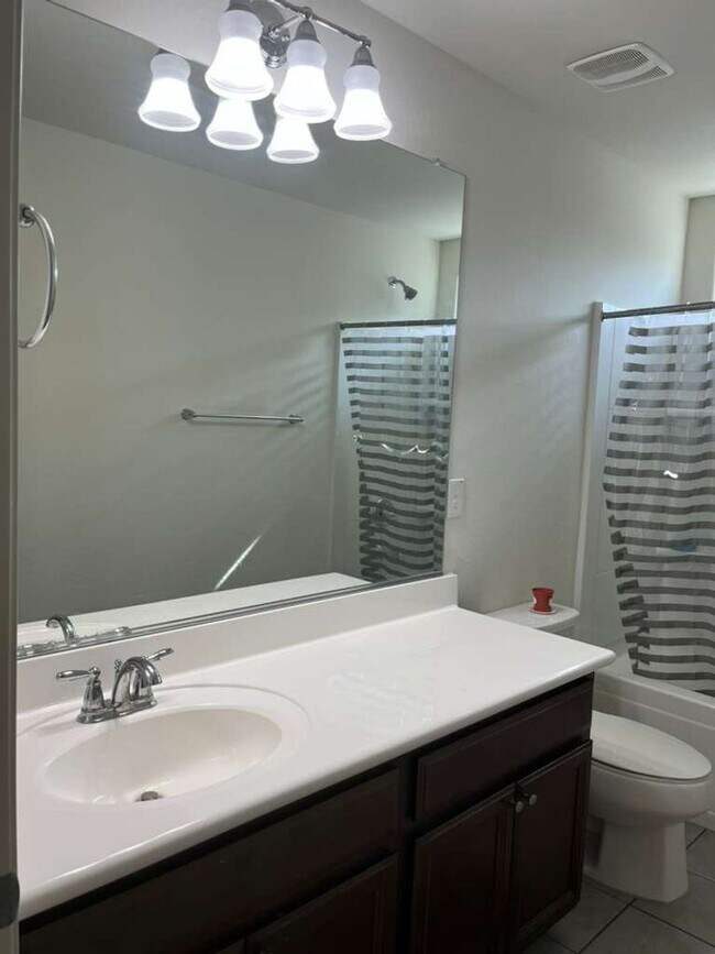 Building Photo - Gorgeous 4 Bed 3.5 Bath Peoria home with EV charging