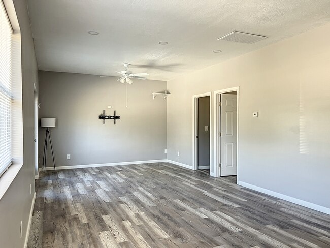 Building Photo - Coyer Rd Unit A