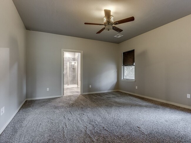 Building Photo - Newer Home + Putnam City Schools + 3 bedrooms