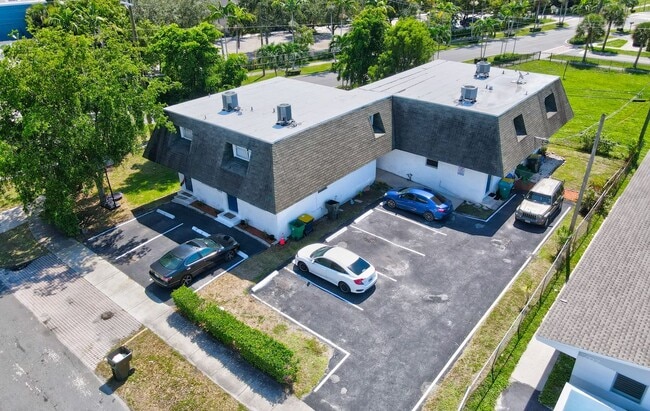 Building Photo - 502 Phippen Waiters Rd