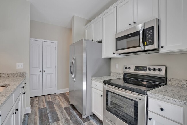 Building Photo - Beautiful  3 bed 2 bath Home in Hampstead