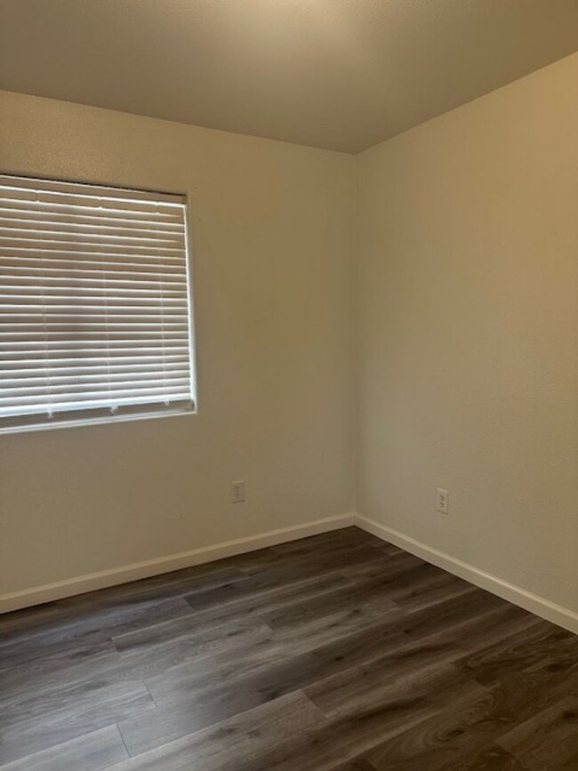 Building Photo - 6118 Royal Coach Cir