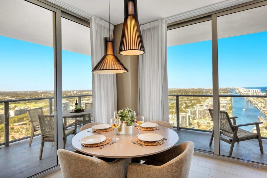 Building Photo - 4010 S Ocean Dr