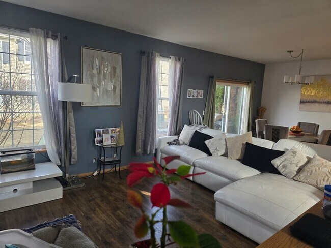 Building Photo - 549 S Jade Ln