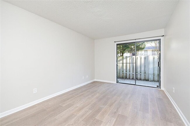 Building Photo - 742 Brentwood Pl