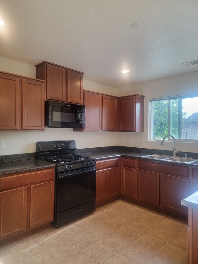 Building Photo - 6825 Meadowlark Ave