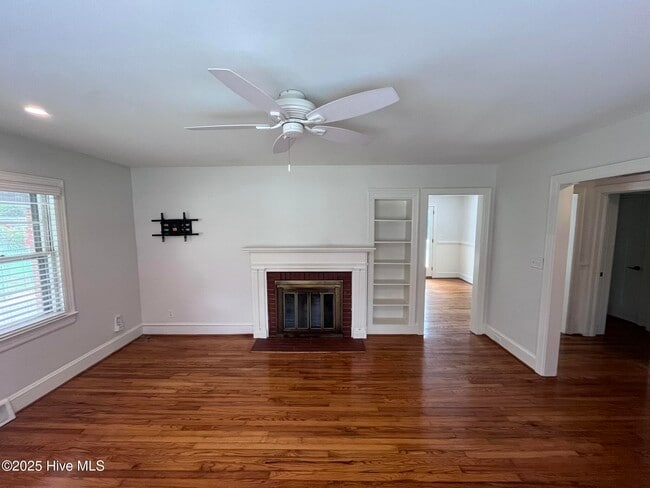 Building Photo - 2417 Slay Dr