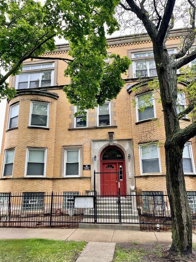 Building Photo - 4736 S St Lawrence Ave