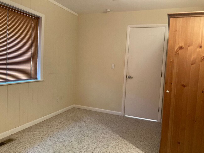 Building Photo - Huge 5BR, large yard, fireplace, big rooms! (Bellaire)