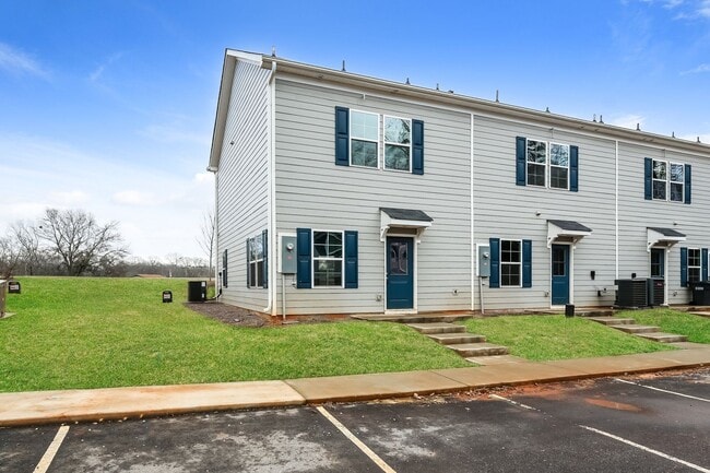 Building Photo - Brand New End Unit Townhome | 3 BR/2.5BA | 1-Car Garage | Near Downtown Mooresville