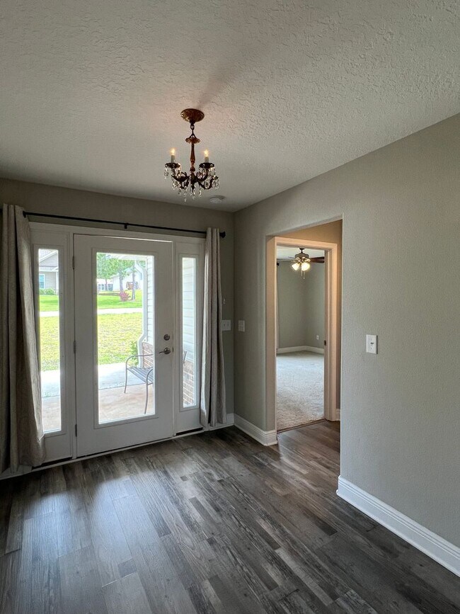 Building Photo - Executive Living