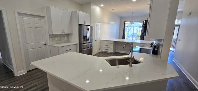 Building Photo - 11579 Alexis Forest Dr E