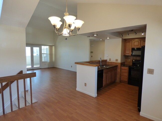 Building Photo - $0 DEPOSIT OPTION. TOWNHOME, 2 BED, UPDATE...