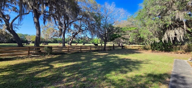 Building Photo - 3 Bedroom/3 Bath home in Archer FL