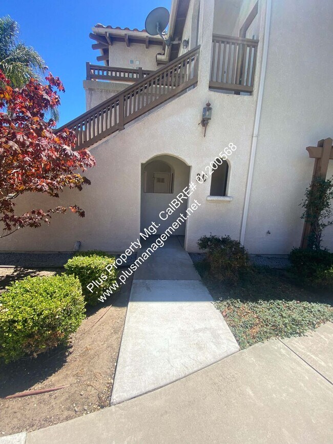 Building Photo - Centrally Located Downstairs Condo in the Oak Creek Villas