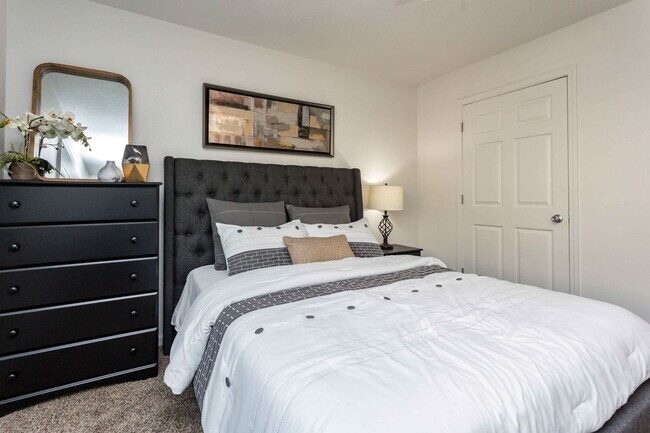 Building Photo - 2 Bedroom, Single-story Townhomes for rent in Osceola, IA