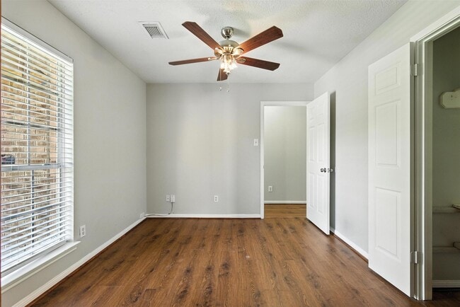 Building Photo - 5307 Oak Falls Dr