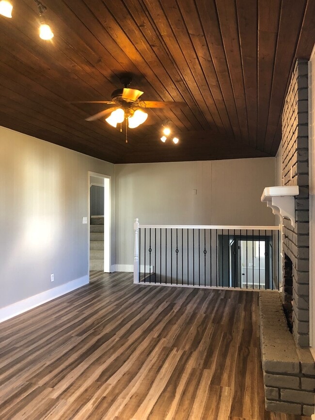 Building Photo - Beautiful  4 bedroom Remodeled Home in Ravenwood  Springfield MO