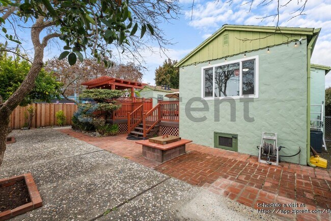 Building Photo - 3606 Barrett Ave