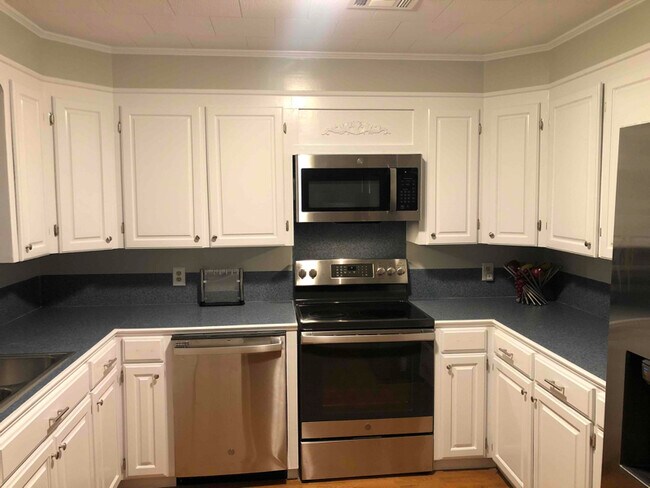 Building Photo - 2835 Cypress St