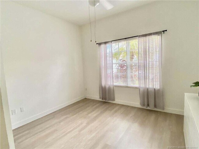 Building Photo - 1704 Primrose Ct