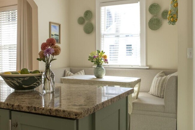 Building Photo - 801 Durant Pl NE