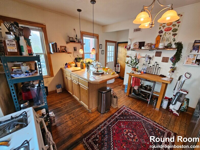 Building Photo - 346 Faneuil St