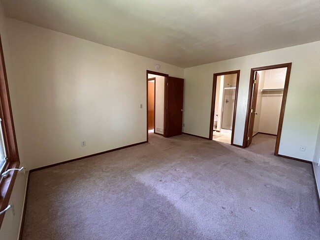 Building Photo - $0 DEPOSIT OPTION. 4 BEDROOM 3.5 BATH HOUS...