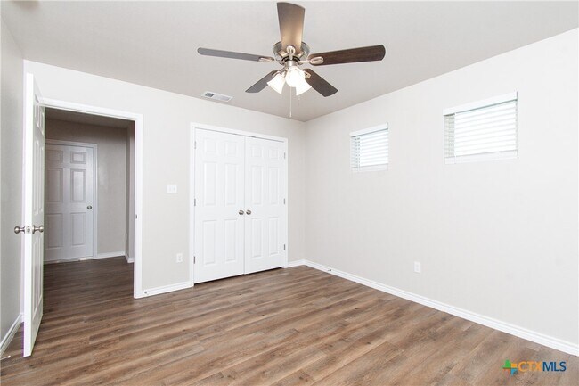 Building Photo - 2361 S Wall St