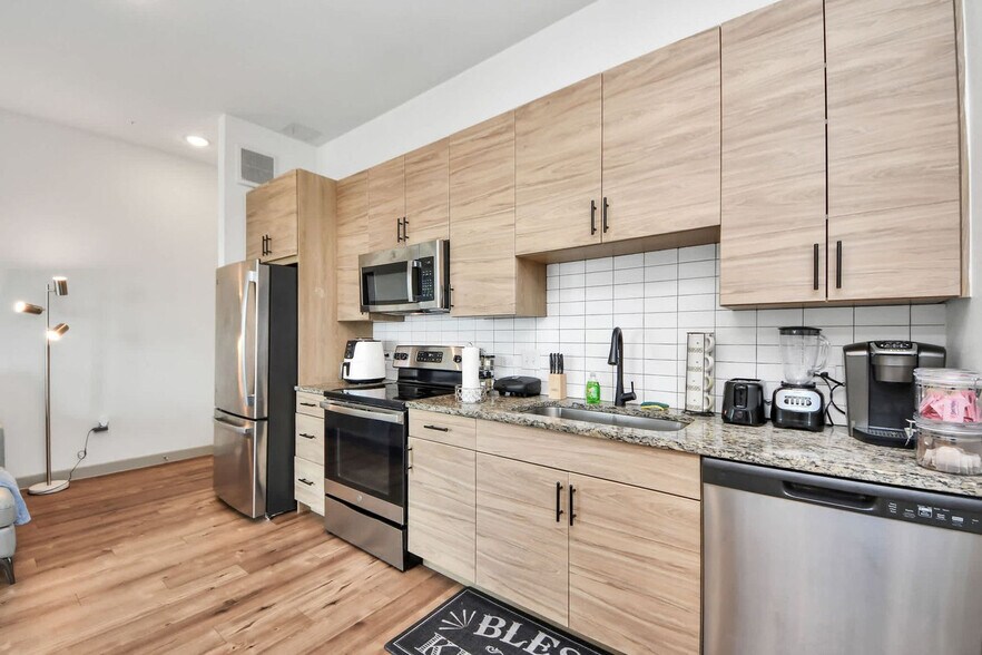 Building Photo - 1111 Shepherd Dr