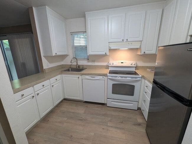 Building Photo - Pleasant Hill 1/1 Condo Available Now!