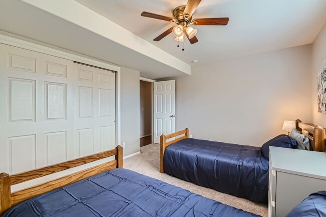 Building Photo - Stunning 4 BDR Fully Furnished Home in Broomfield