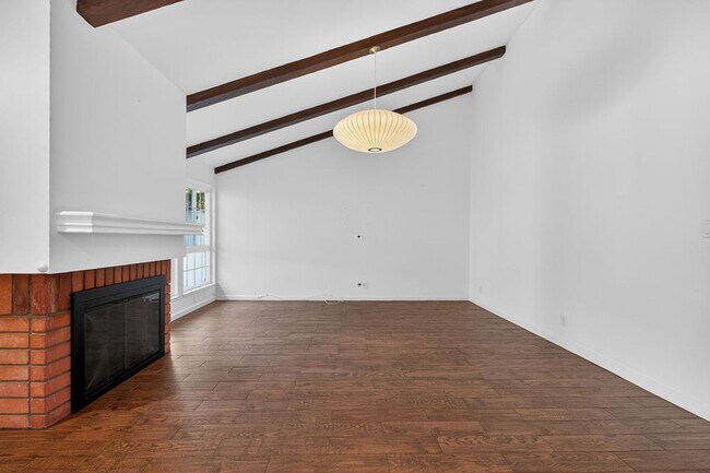 Building Photo - Sought After Wimbledon Village Home