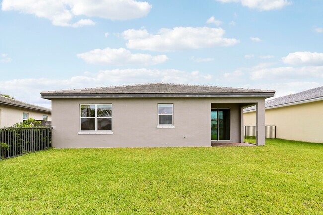 Building Photo - 8292 NW Greenbank Cir
