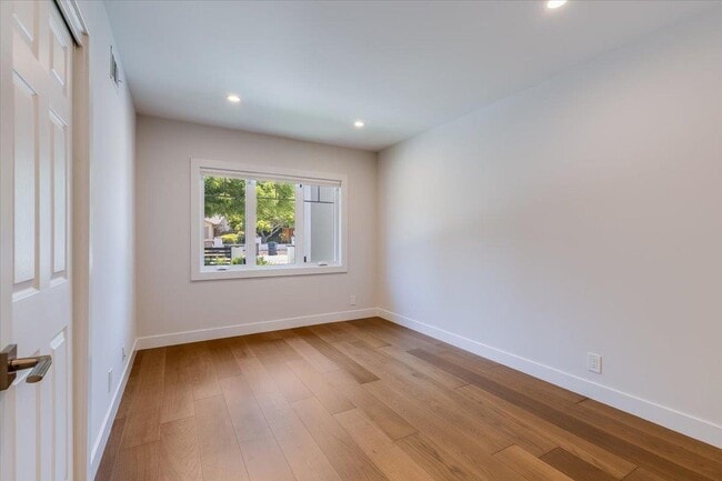 Building Photo - 1210 Larnel Pl