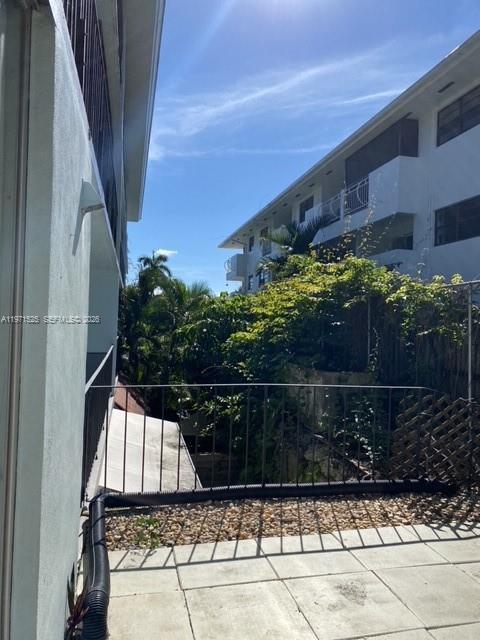 Building Photo - 2539 S Bayshore Dr