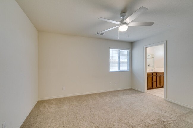 Building Photo - GORGEOUS TOWNHOME*UPGRADED*ALL APPLIANCES*...