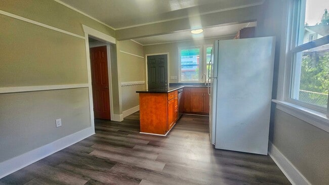Building Photo - Charming 3-Bedroom Craftsman in Prime Seat...
