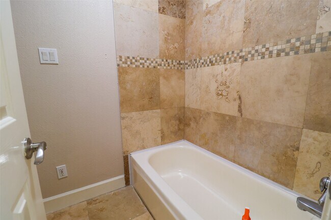 Building Photo - 14311 Ragus Lake Dr