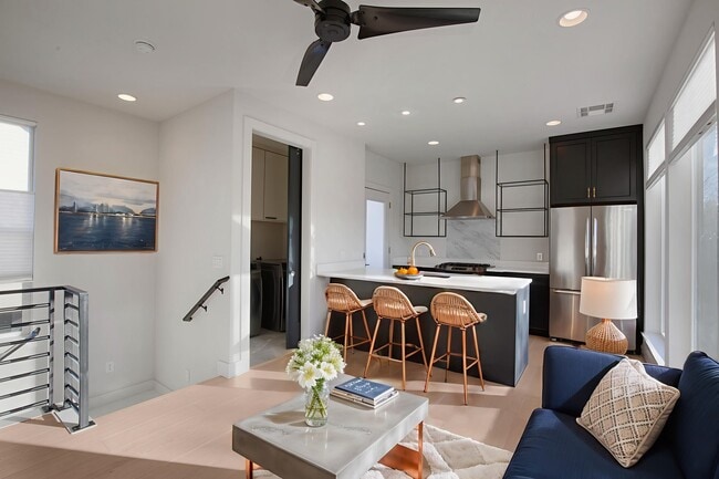 Building Photo - 1708 Perez St