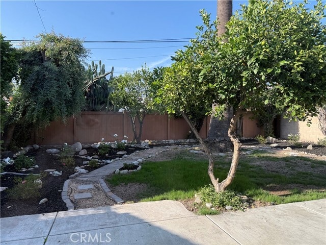 Building Photo - 1353 Pengra St