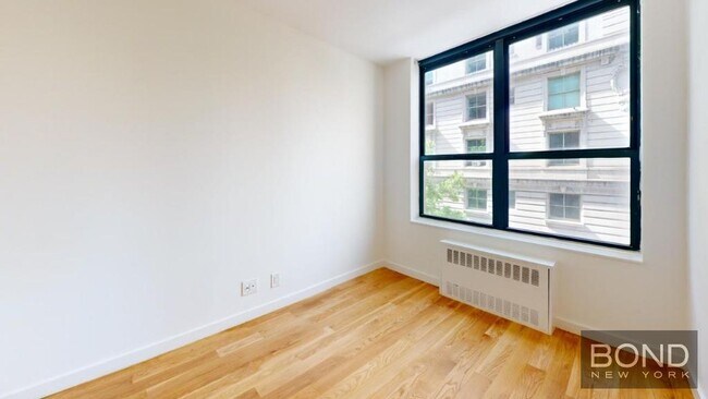 Building Photo - 247 W 87th St
