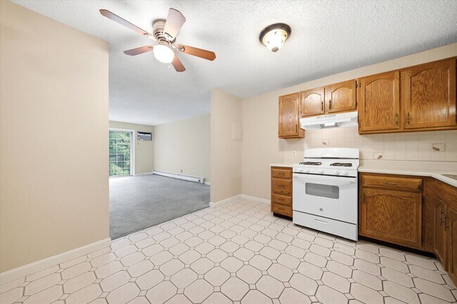 Building Photo - 379 Huse Rd