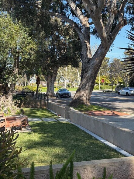 Building Photo - 707 12th