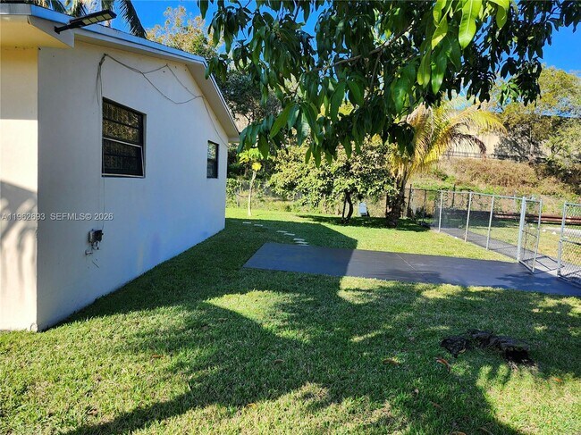 Building Photo - 11120 NW 6th Ave