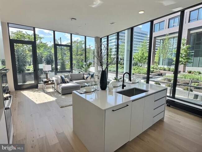 Building Photo - 3130 Potomac Ave